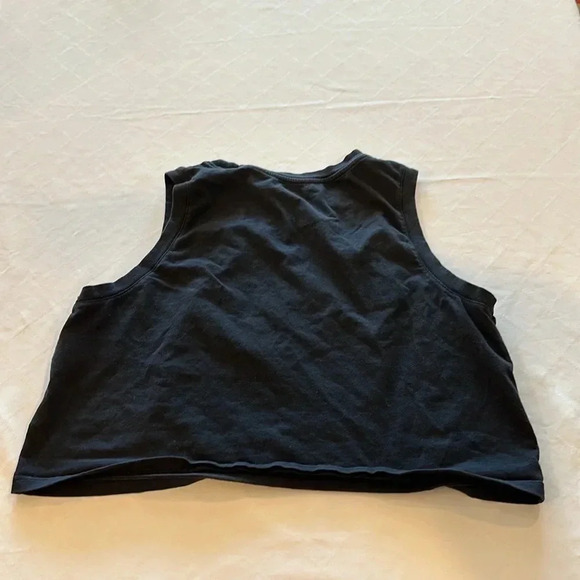 Levi’s women’s sleeveless‎ crop top XL - Picture 4 of 4